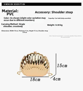 Dettaglio della borsa dorata a forma di conchiglia in PVC con dimensioni 18x15x4cm