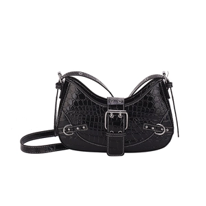 Sac sous le bras tendance à motif crocodile noir avec boucle argentée et surpiqûres