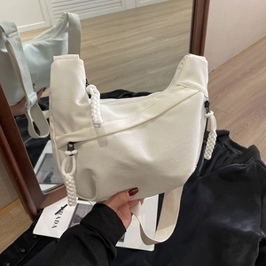 Sac hobo demi-lune beige minimaliste avec zips en corde tissée et bandoulière large