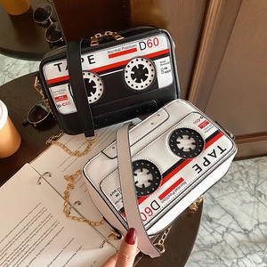 Sac Bandoulière Rétro En Forme De Cassette Cuir PU Vintage Chaîne En Métal Doré Sac À Main Créatif Nouveauté Pour Femmes