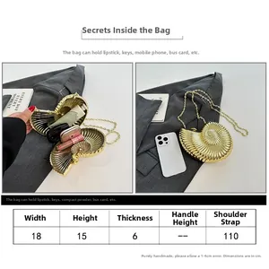 Size guide for seashell chain bag with dimensions width 18cm, height 15cm and depth 6cm