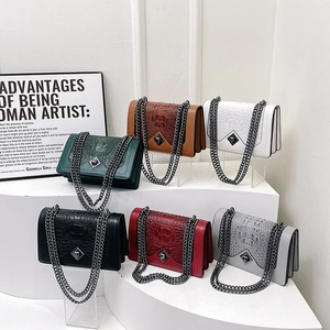 Women Shoulder Bag PU Leather Crocodile Pattern Metal Chain Crossbody Chic Retro Flap Small Square Handbag Trendy