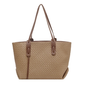 Grande borsa tote minimalista in pelle intrecciata marrone con lunghe tracolle sottili