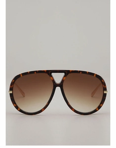 Detail of tortoise pilot sunglasses featuring brown gradient lenses and gold metal trim