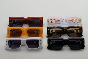 Mise à plat de lunettes de soleil petit cadre en six couleurs gelée avec branches chaîne