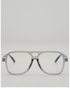 Détail d'une monture aviateur gris transparent avec double pont et embouts bleus