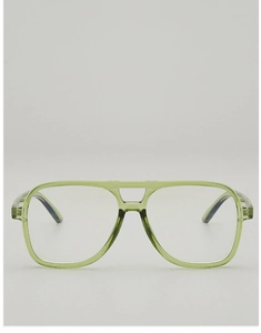 Détail de lunettes pilote vert clair translucide avec double pont et cadre élégant