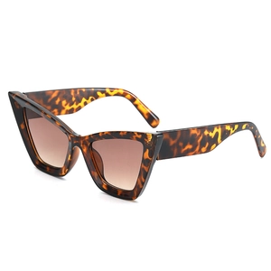 Retro cat-eye leopard pattern sunglasses with brown gradient lenses for women