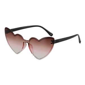 Retro heart-shaped sunglasses for girls with gradient tea lenses and black frames