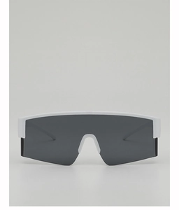 Frontansicht der weißen Radsport-Sonnenbrille mit großen dunkelgrauen Monogläsern