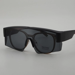 Mattschwarze Oversize-Radsport-Sonnenbrille mit grauen UV400-Gläsern und Blaulichtfilter