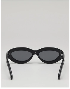 Vue détaillée de face des lunettes de soleil œil-de-chat noires avec monture ovale polie