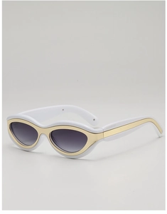 Gros plan de lunettes œil-de-chat blanches avec bordure dorée et verres dégradés