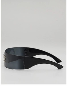 Detail of cyberpunk rimless rectangle sunglasses with silver metal side decor pieces