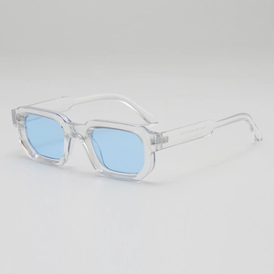 Lunettes de soleil rectangulaires modernes avec monture gelée transparente et verres bleu clair