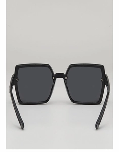 Vue de dessus détaillée des lunettes de soleil carrées noires avec verres gris