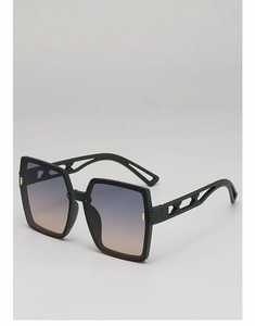 Détail de lunettes de soleil carrées avec monture verte mate et verres dégradés et branches