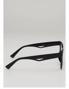 Vue détaillée des lunettes de soleil noires WF1202 avec branches creuses géométriques