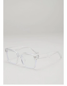 Détail de lunettes de soleil transparentes carrées avec rivets et branches évidées