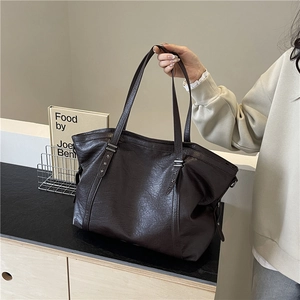 Grand sac cabas marron en similicuir vintage avec rivets en étoile pour femmes