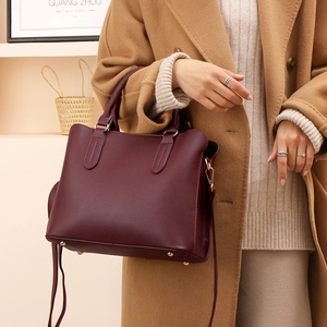 Elegant wine red lychee pattern tote bag with gold hardware for urban professional women