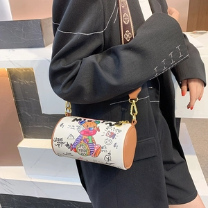 Sac cylindrique blanc chic avec motif d'ours graffiti coloré et bandoulière en jacquard