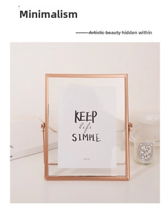 Détail du cadre géométrique en métal or rose avec verre double face et support 5x7