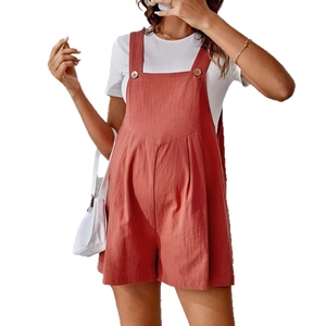 Set premaman con salopette in cotone e lino rosso mattone e maglietta bianca corta
