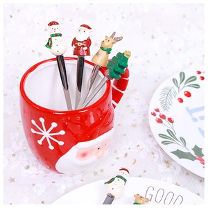 Detail of 304 stainless steel Santa Claus spoons and red ceramic Christmas mug set