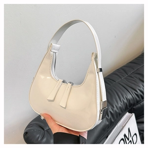 Chique crème beige hobo tas van glanzend lakleer met dubbele ritssluiting voor dames
