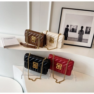 Quilted PU Leather Crossbody Bag With Geometric Gold Buckle And Chain Strap Fashion Underarm Square Bag
