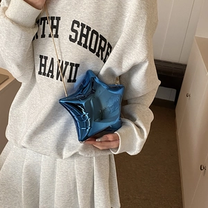 Borsa a tracolla blu metallizzato a forma di stella con catena dorata da sera