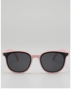Vue frontale de lunettes de soleil roses pour enfants avec verres UV400 et détails