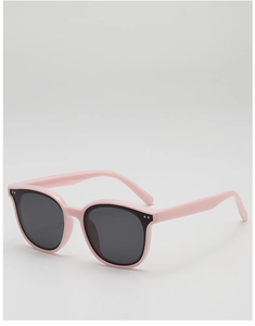 Vue détaillée de montures roses et verres gris foncé pour lunettes de soleil enfant