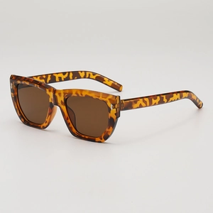 Chic leopard print oversized sunglasses with brown lenses and metal rivet accents