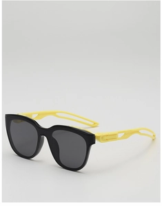 Detailansicht Sport-Sonnenbrille für Kinder mit schwarzen Rahmen und gelben Bügeln