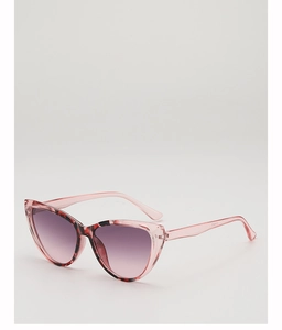Detail of cat eye sunglasses with tortoise pattern frame and purple gradient lenses