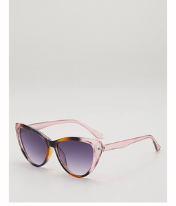 Detail of cat-eye sunglasses with pink transparent frame and purple gradient lenses