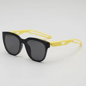 Kinder-Sportsonnenbrille mit schwarzem Rahmen und gelben hohlen Bügeln für Radsport