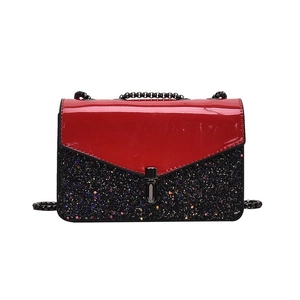 Sac à chaîne rétro en cuir verni rouge avec empiècements à paillettes noires