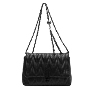 Sac bandoulière matelassé noir minimaliste avec coutures vagues et chaîne foncée