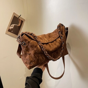 Borsa a tracolla marrone trapuntata in pelle PU vintage con tracolla a catena
