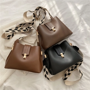 Women Retro PU Leather Crossbody Bag Wide Woven Geometric Strap Gold Metal Lock Square Shoulder Bag For Casual Daily Use