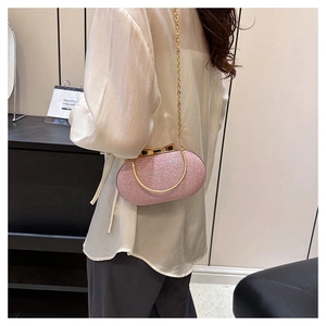 Sac de soirée rose pailleté chic avec chaîne dorée et poignée nœud métallique