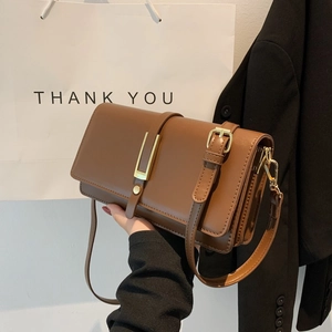 Borsa a spalla vintage marrone con fibbia a U dorata e tracolla regolabile rimovibile