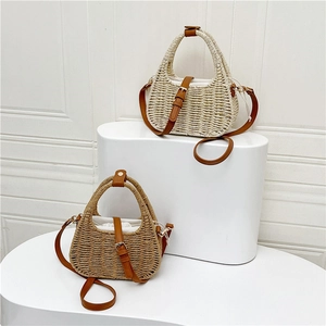 Straw Bucket Bag With PU Leather Handle And Adjustable Shoulder Strap Drawstring Interior Summer Beach Vacation For Women