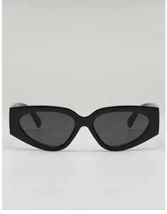 Vue de face de lunettes de soleil vintage œil de chat avec monture noire épaisse