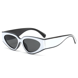Lunettes de soleil œil-de-chat modernes avec monture contrastée noire et blanche
