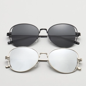 Retro small frame sunglasses with round lenses and hollowed double metal frame design