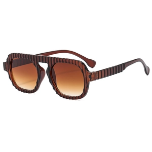Lunettes de soleil aviateur tendance avec verres dégradés et monture à rayures